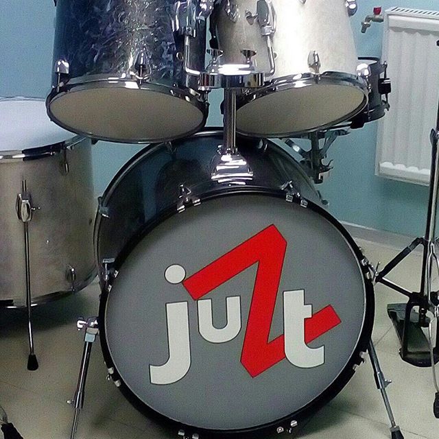 Изготовили специальную наклейку на #барабан для группы #juzt #печатьнаклеек #рпкразвитие